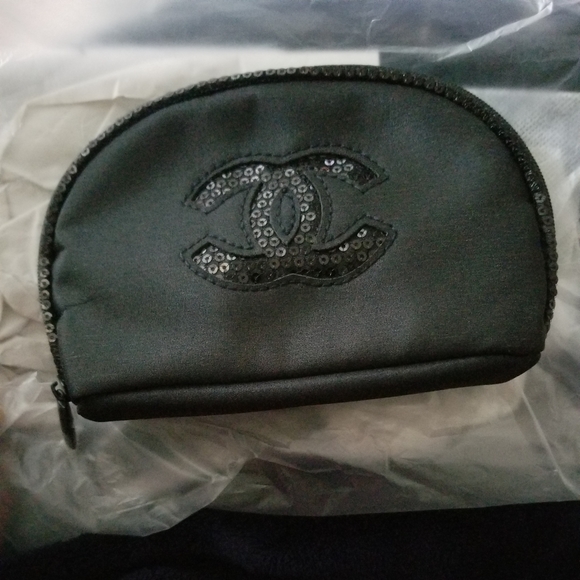 CHANEL Handbags - Chanel makeup bag case/ free with makeup purchase